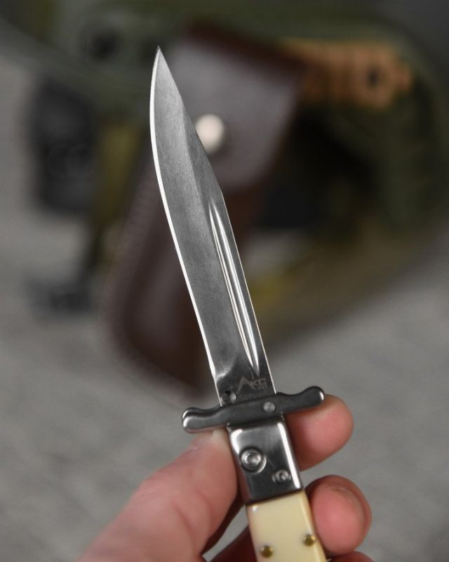 Ніж викидний AKC bone ВТ4768