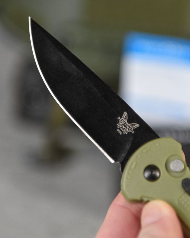 Ніж викидний Benchmade olive ВТ4764