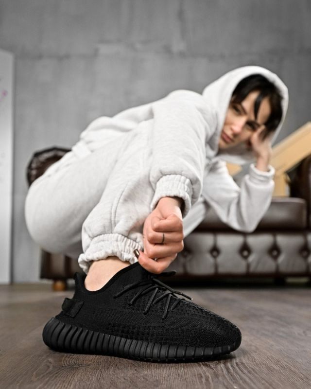 Жіночі кросівки izi total black РН5242