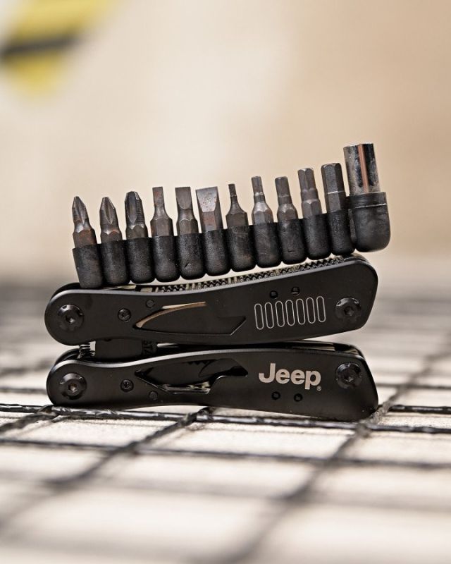 Мультитул Jeep total black ВТ7557