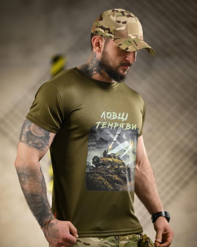 Тактична футболка BORN OF WAR Ловці темряви олива ВТ4719