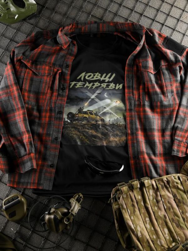 Тактична футболка BORN OF WAR Ловці темряви Black ВТ4724