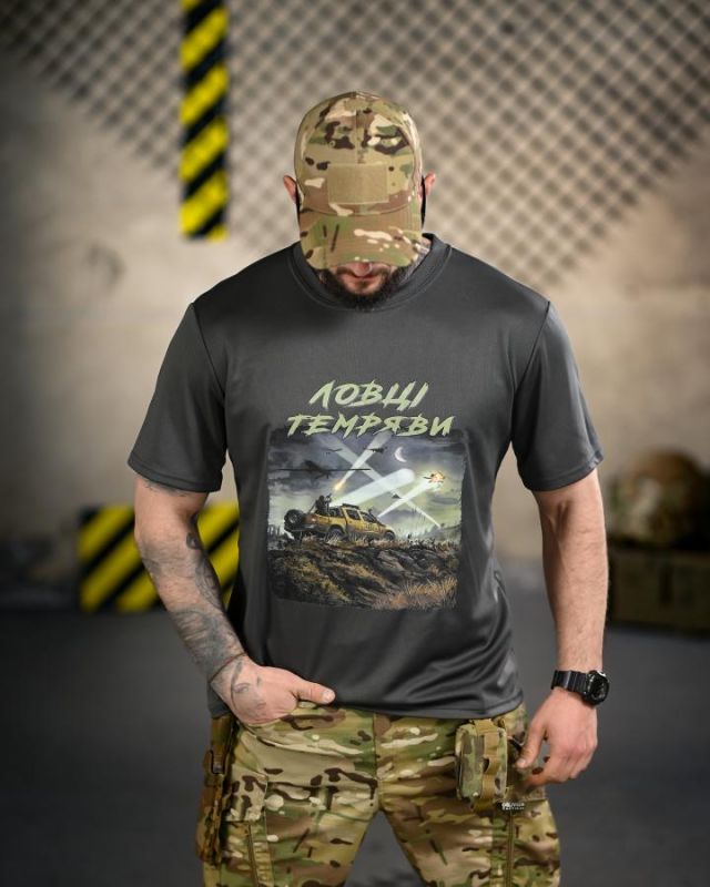 Тактична футболка BORN OF WAR Ловці темряви grey ВТ4733