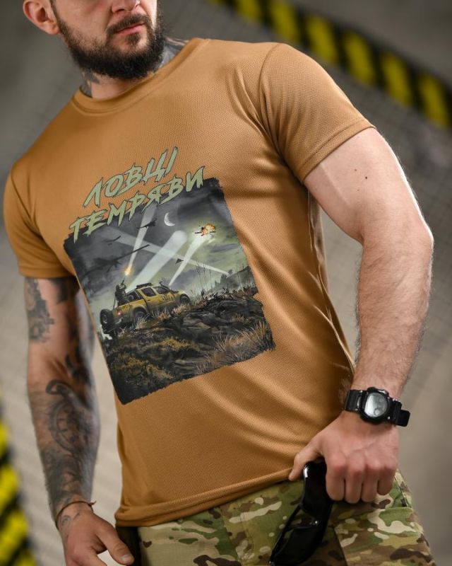 Тактична футболка BORN OF WAR Ловці темряви coyot ВТ4727