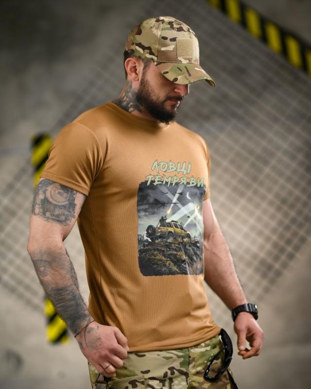 Тактична футболка BORN OF WAR Ловці темряви coyot ВТ4727