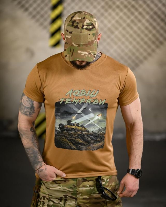 Тактична футболка BORN OF WAR Ловці темряви coyot ВТ4727