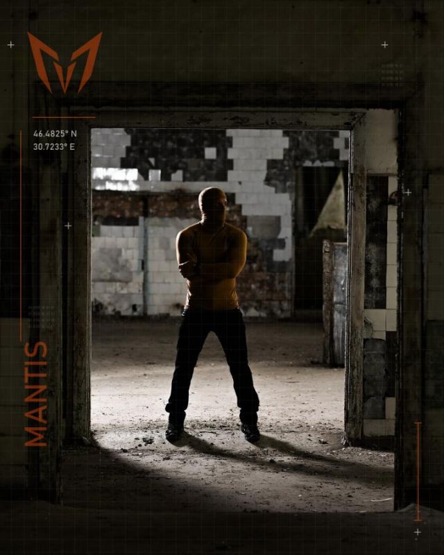 Тактичний лонгслів з балаклавою MANTIS® Phantom LS Combat Shirt - Coyote
